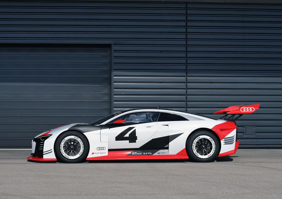 Audi e-tron Vision Gran Turismo 2018 года  (фото 16 из 22)
